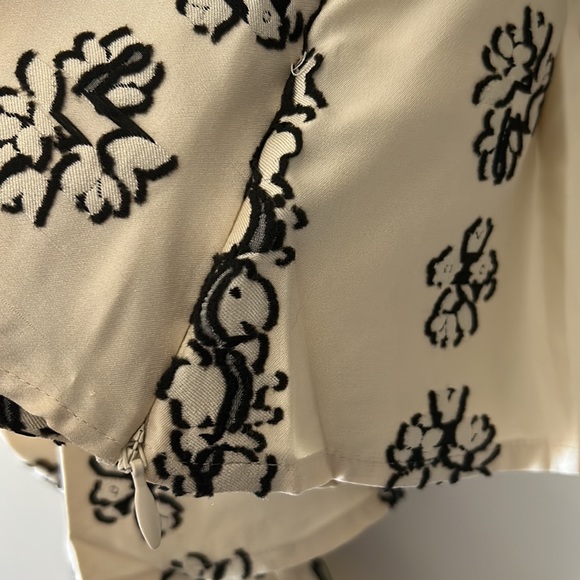 Layla fil coupé silk-blend blouse - Picture 6 of 9